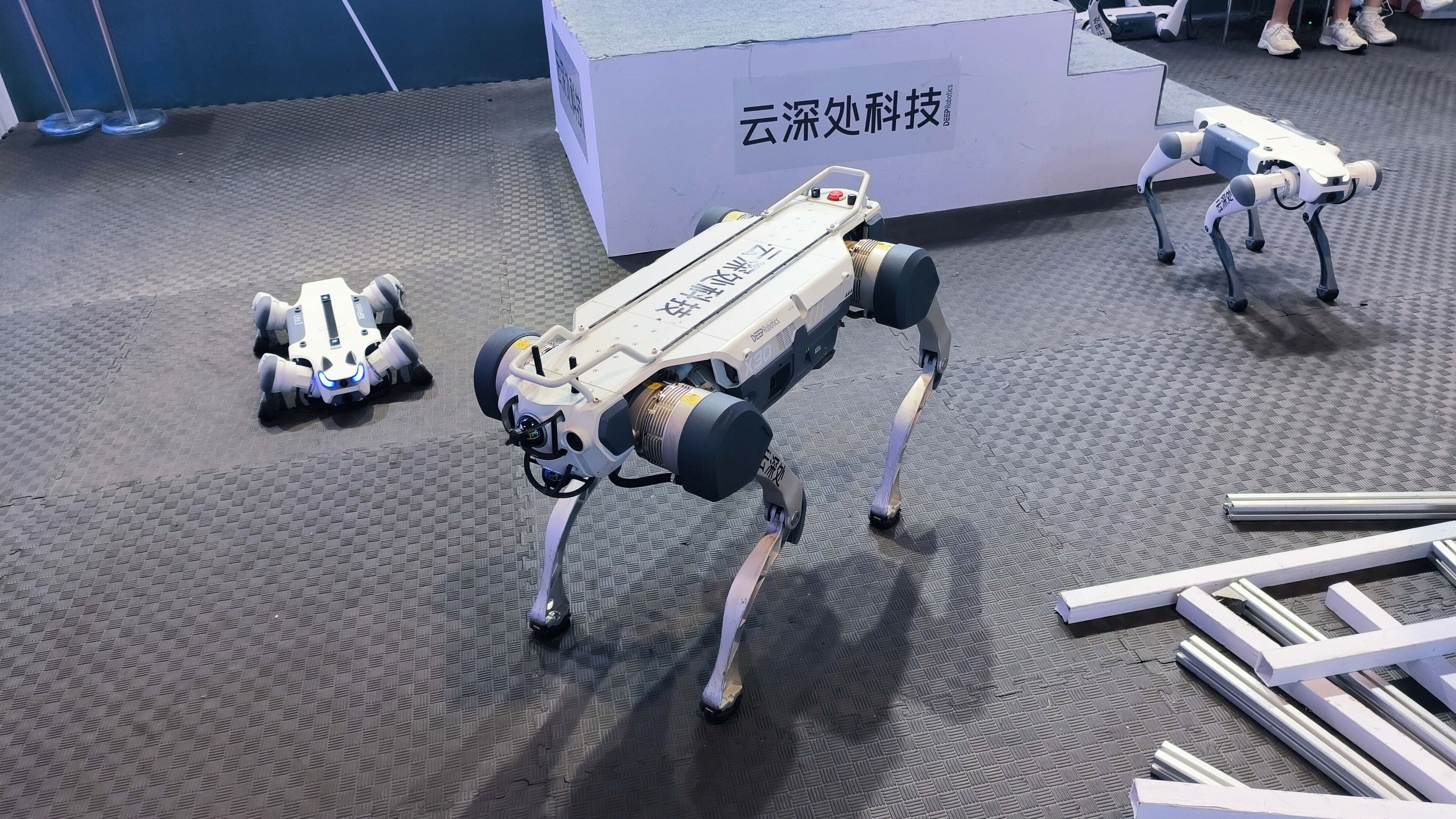 云深处科技 DEEP Robotics 绝影X30 四足机器人