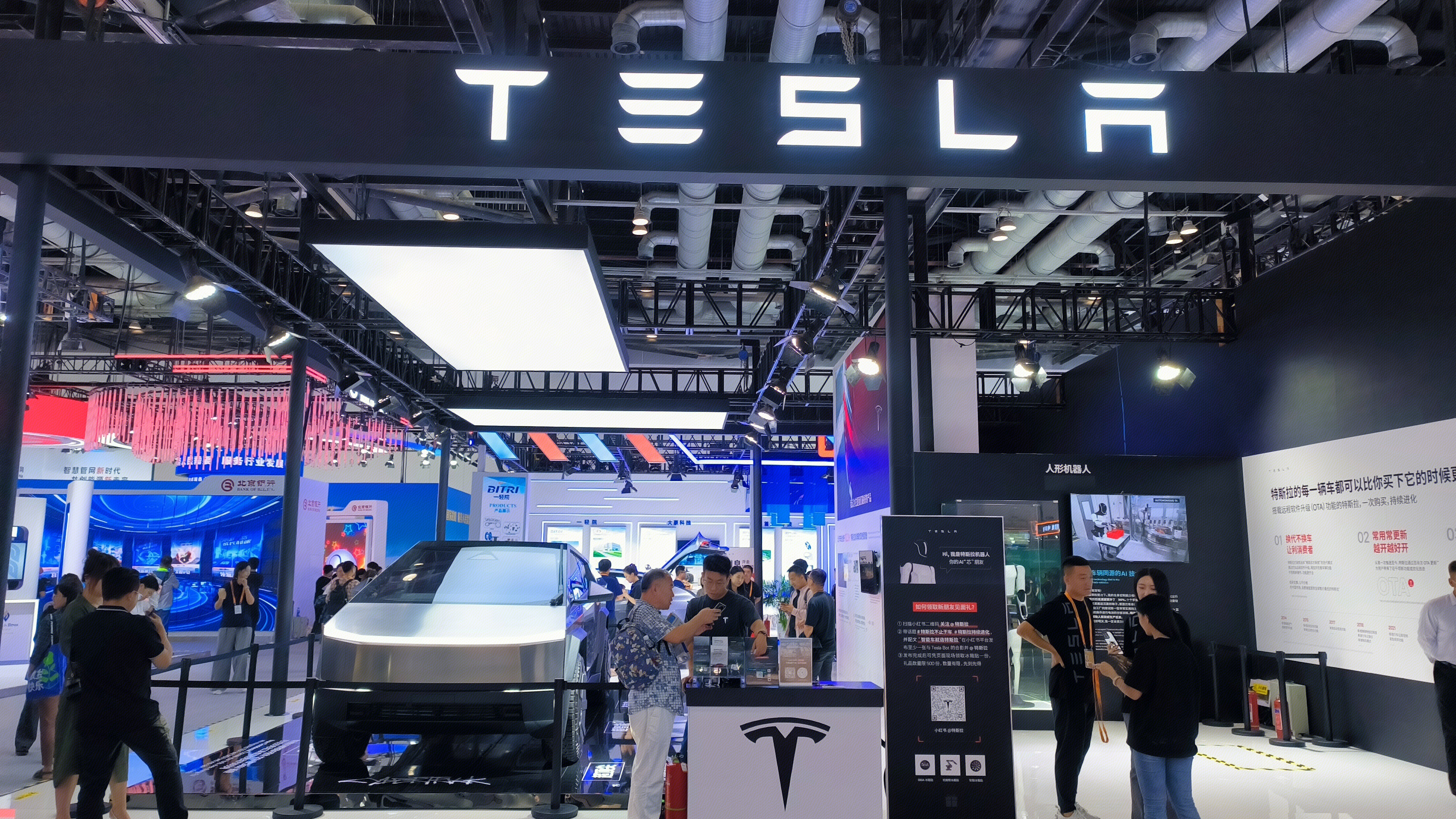 特斯拉 TESLA 赛博越野旅行车 Cybertruck 电动皮卡