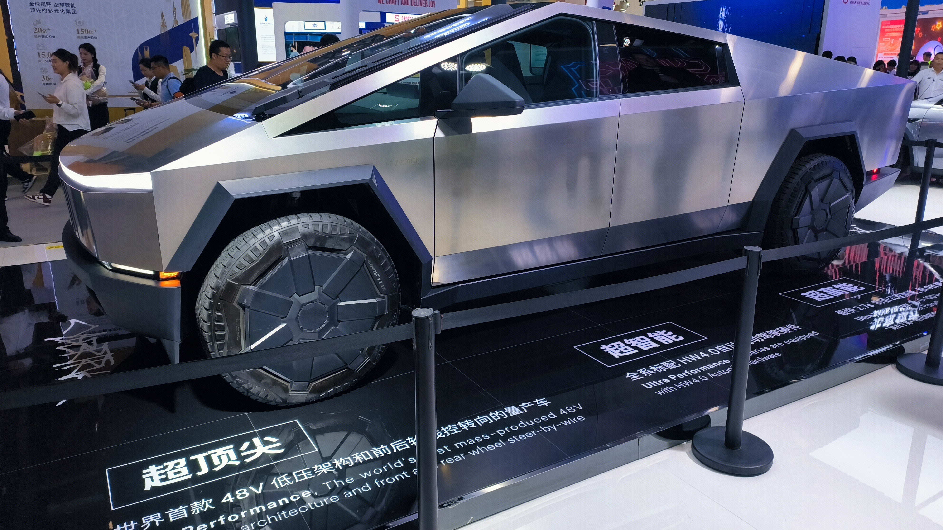 特斯拉 赛博越野旅行车 Cybertruck 电动皮卡