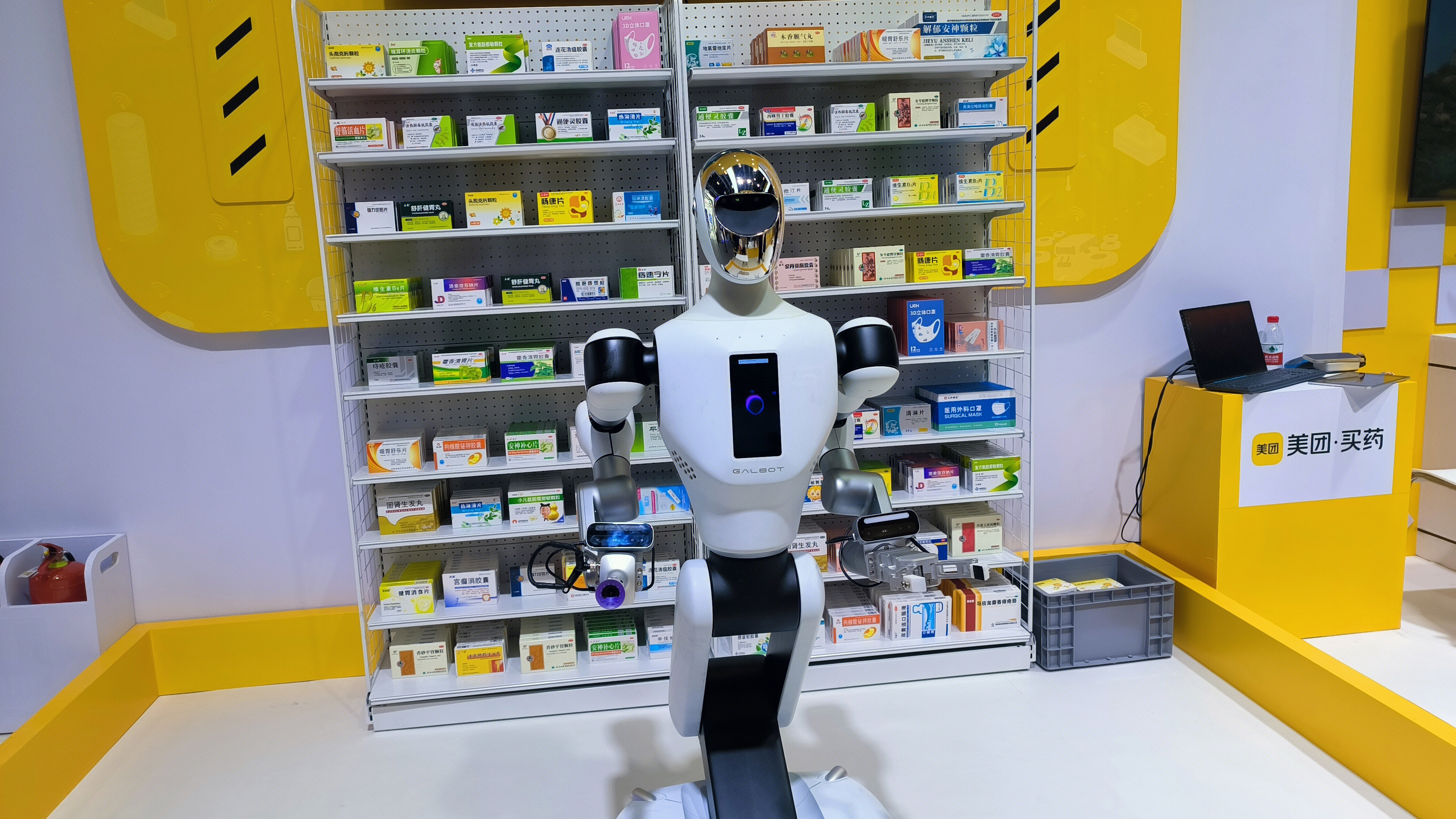 美团 美团买药 银河通用机器人 GALBOT 人形机器人