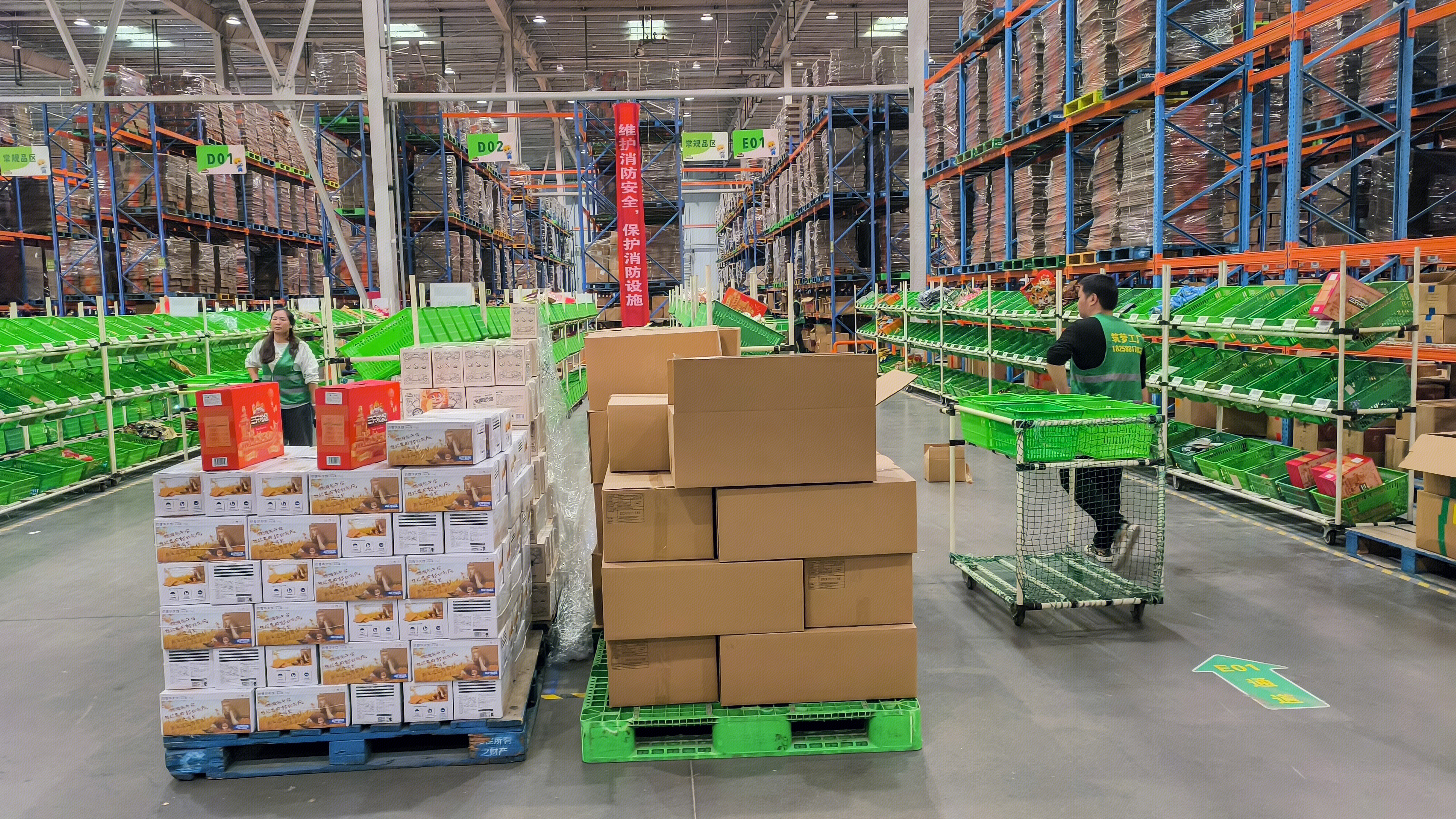 三只松鼠 休闲零食品牌 三只松鼠公司仓储物流中心 仓库