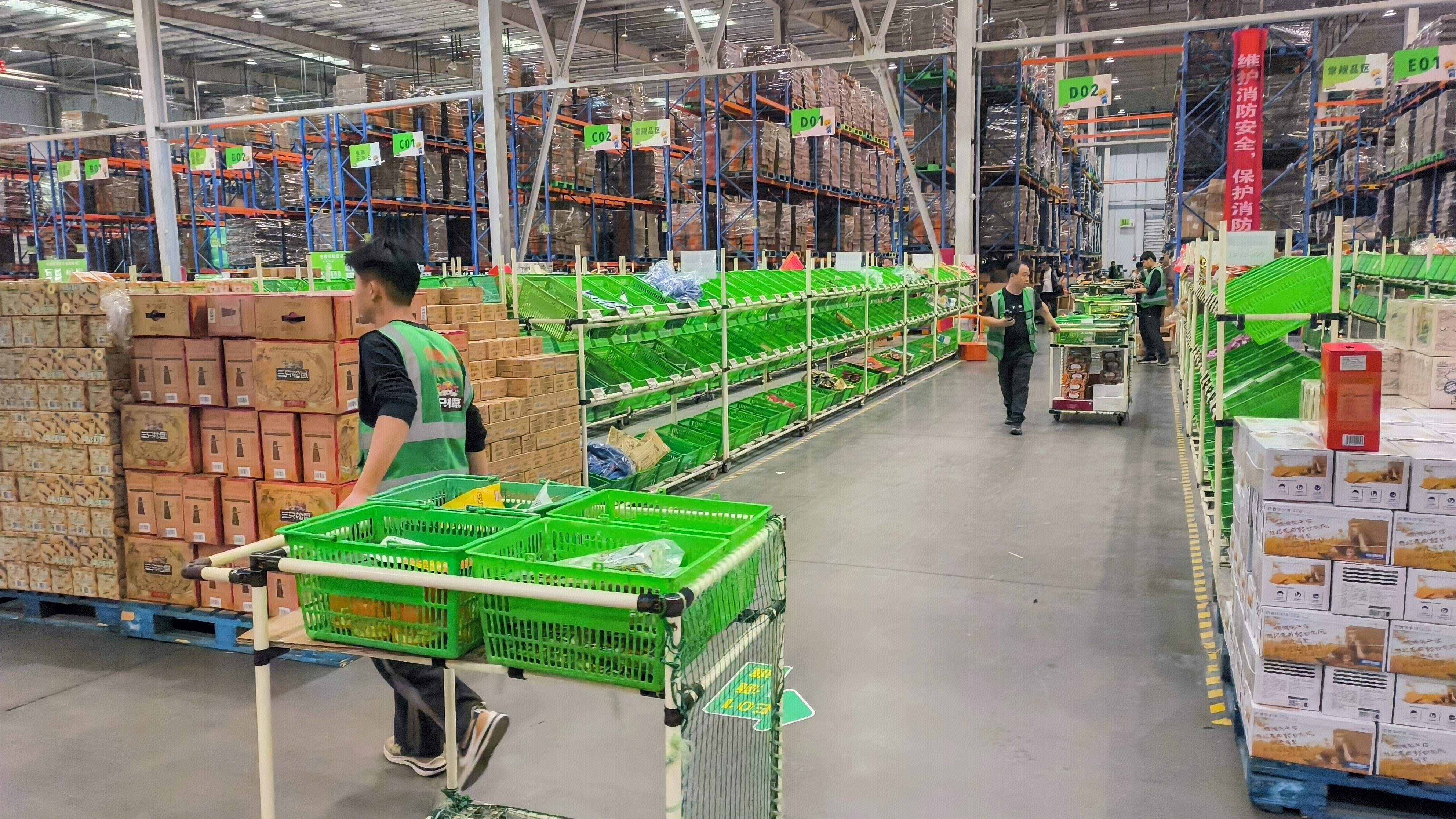 三只松鼠 休闲零食品牌 三只松鼠公司仓储物流中心 仓库