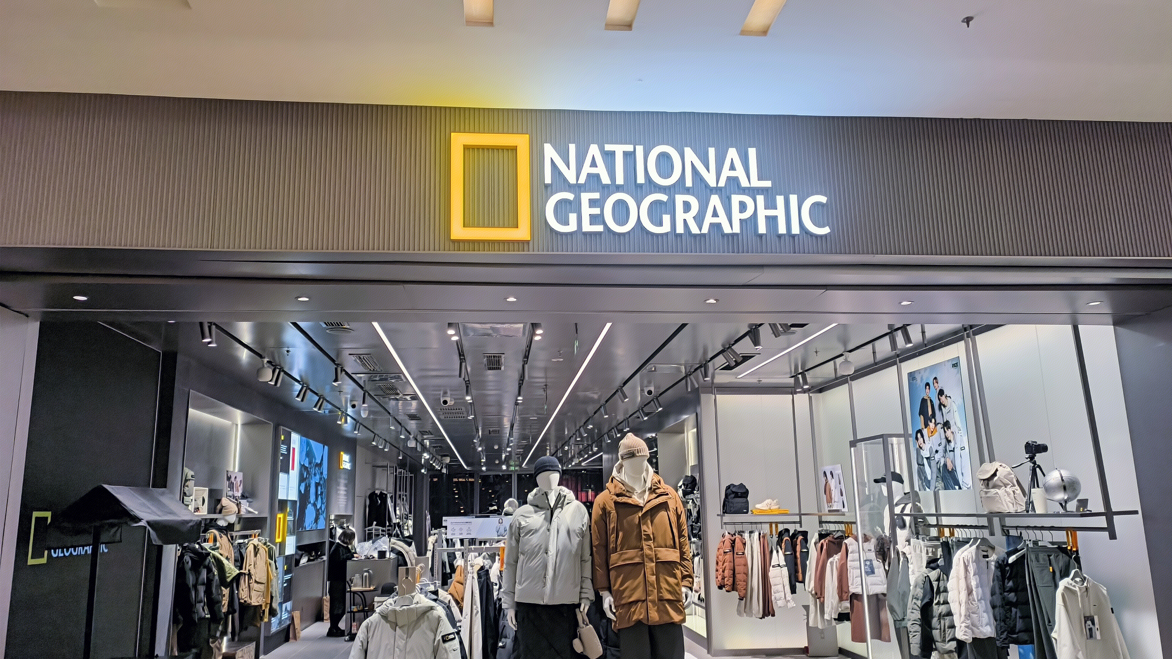 NATIONAL GEOGRAPHIC 时装品牌 冬季服饰 服装店 服饰零售店