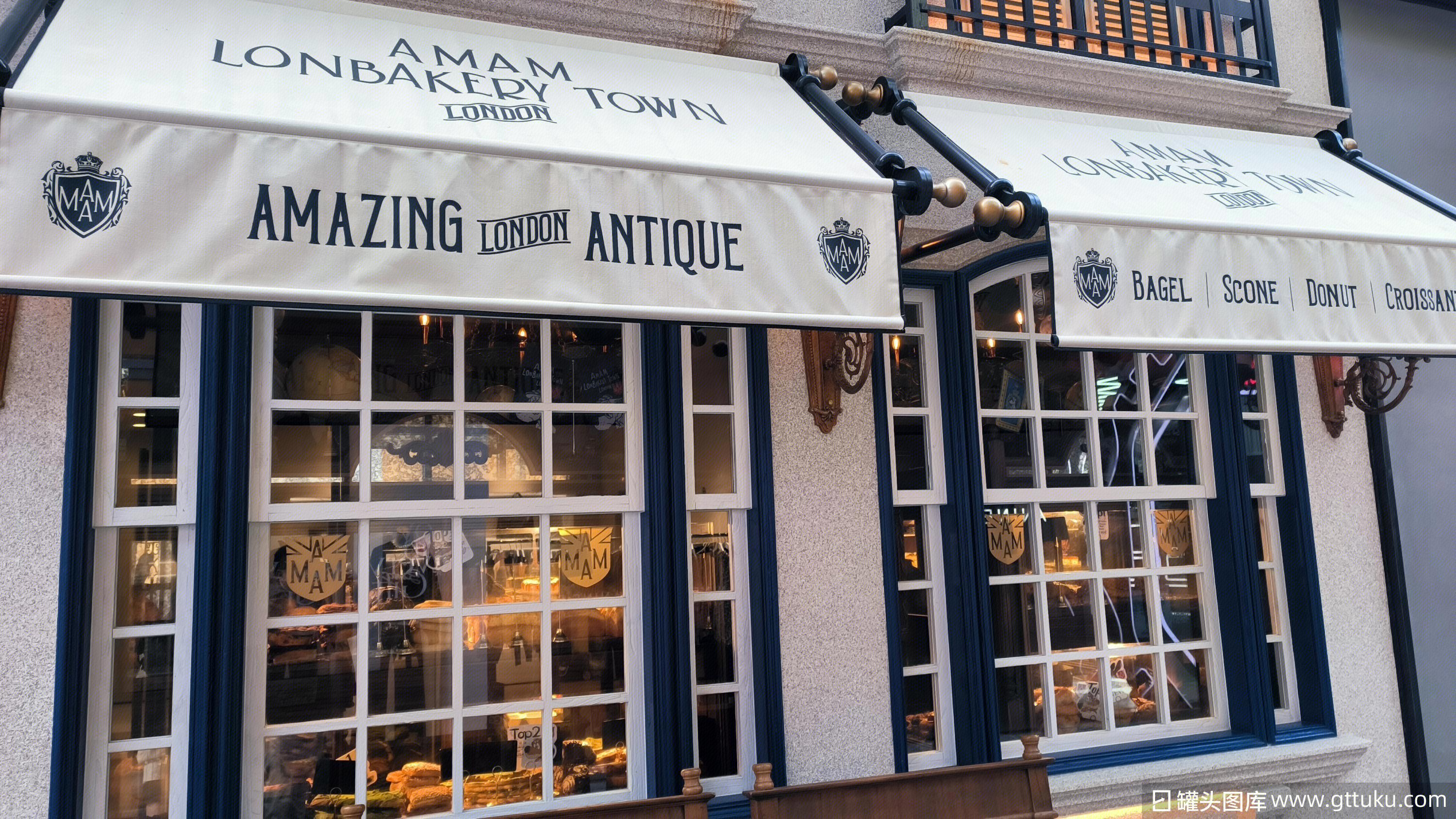 伦敦AMAZINGANTIQUE古董店 室内股东市集