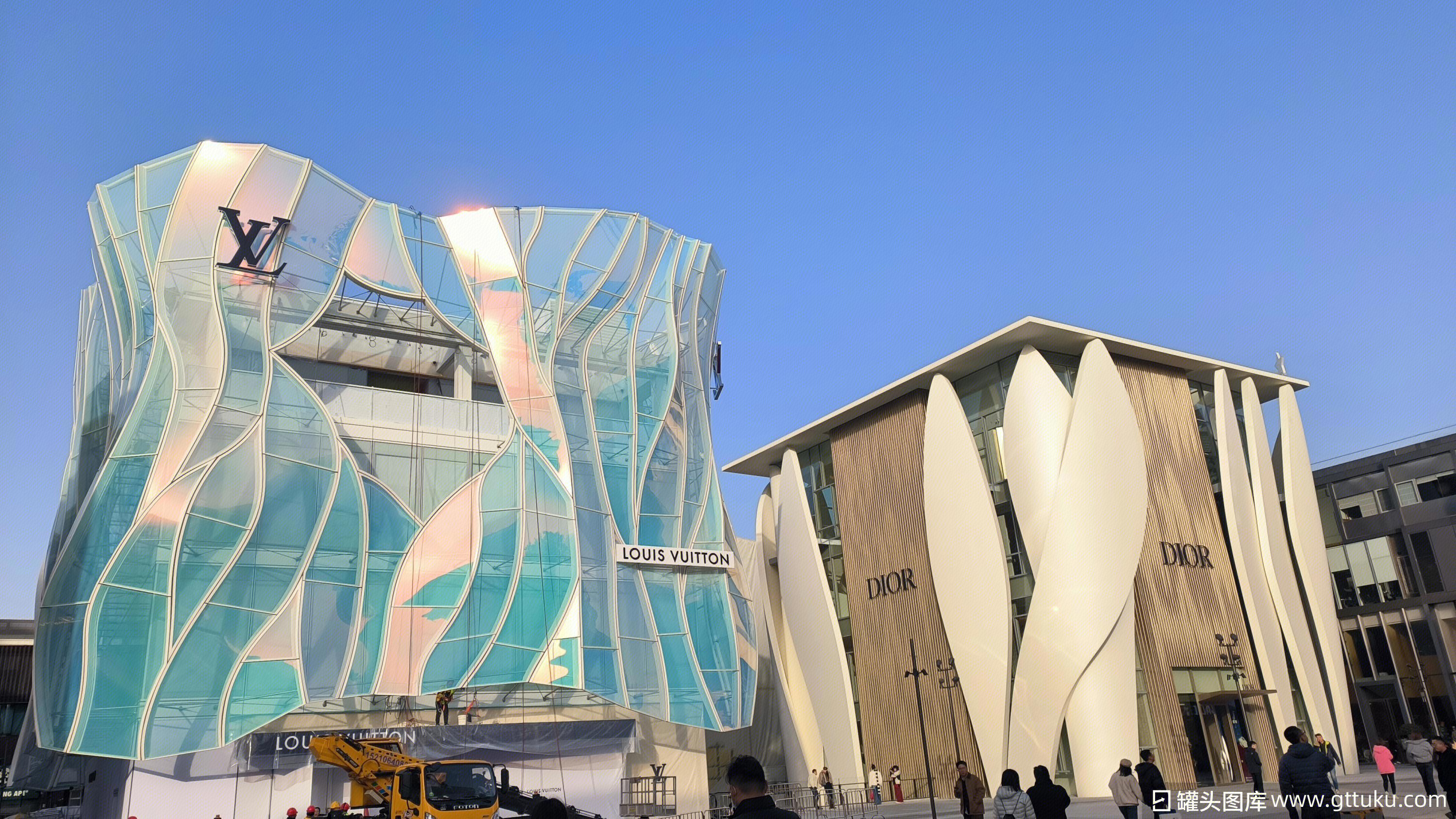 LOUIS VUITTON 路易威登 LV 品牌服装零售店 DIOR 迪奥 法国时尚消费品牌