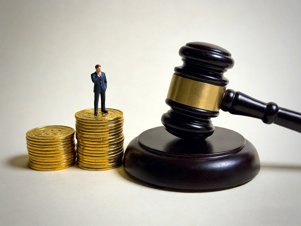 受贿被裁 收受贿赂被制裁 法律制裁 金币 资金 法槌