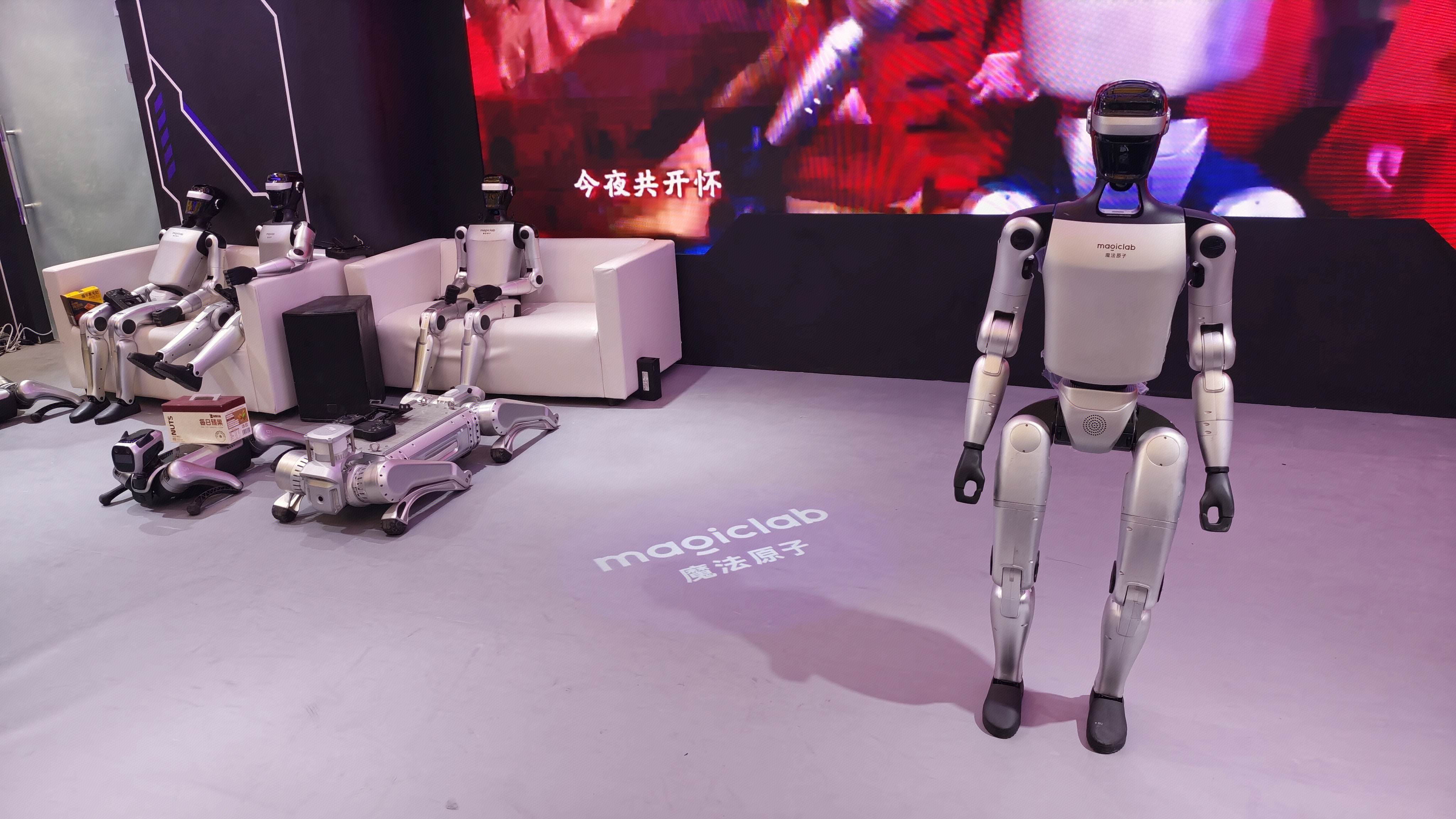 魔法原子 maoiclab 人形机器人 机器狗 四足机器人 魔法原子机器人科技公司