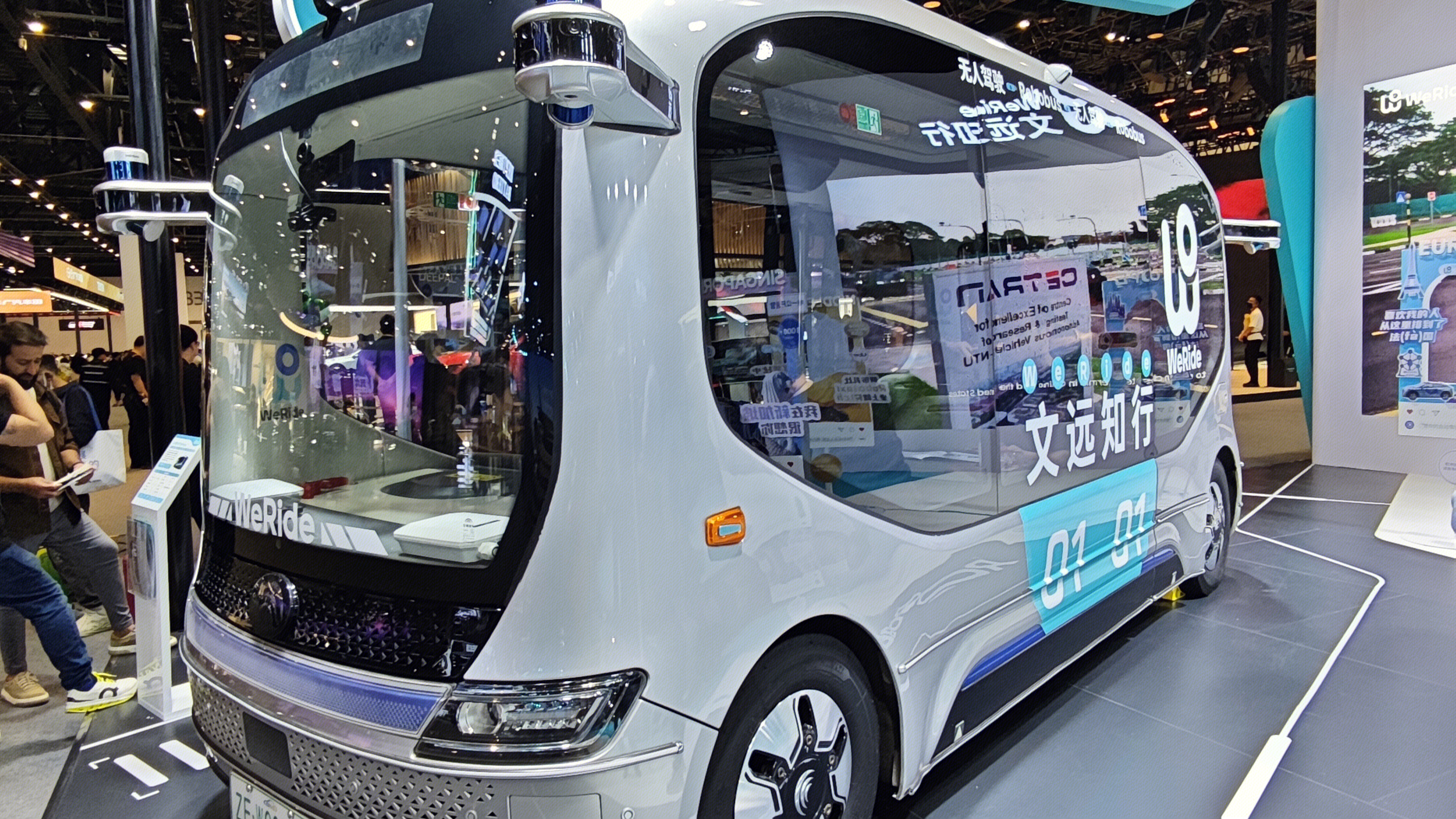 文远知行 WeRide L4 级无人驾驶小巴 Robotaxi 纯电自动驾驶运营车辆