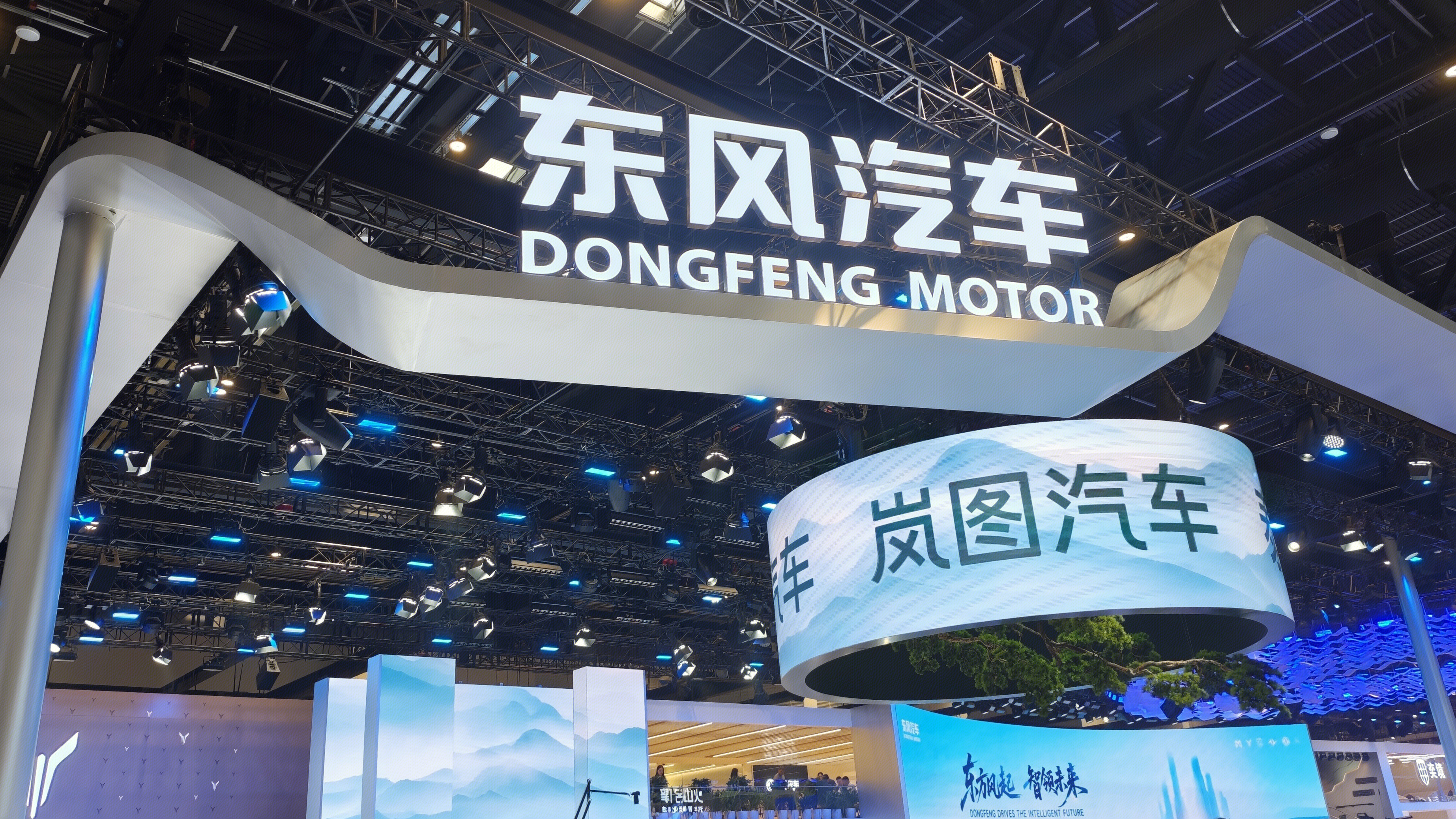 东风汽车 岚图汽车展台