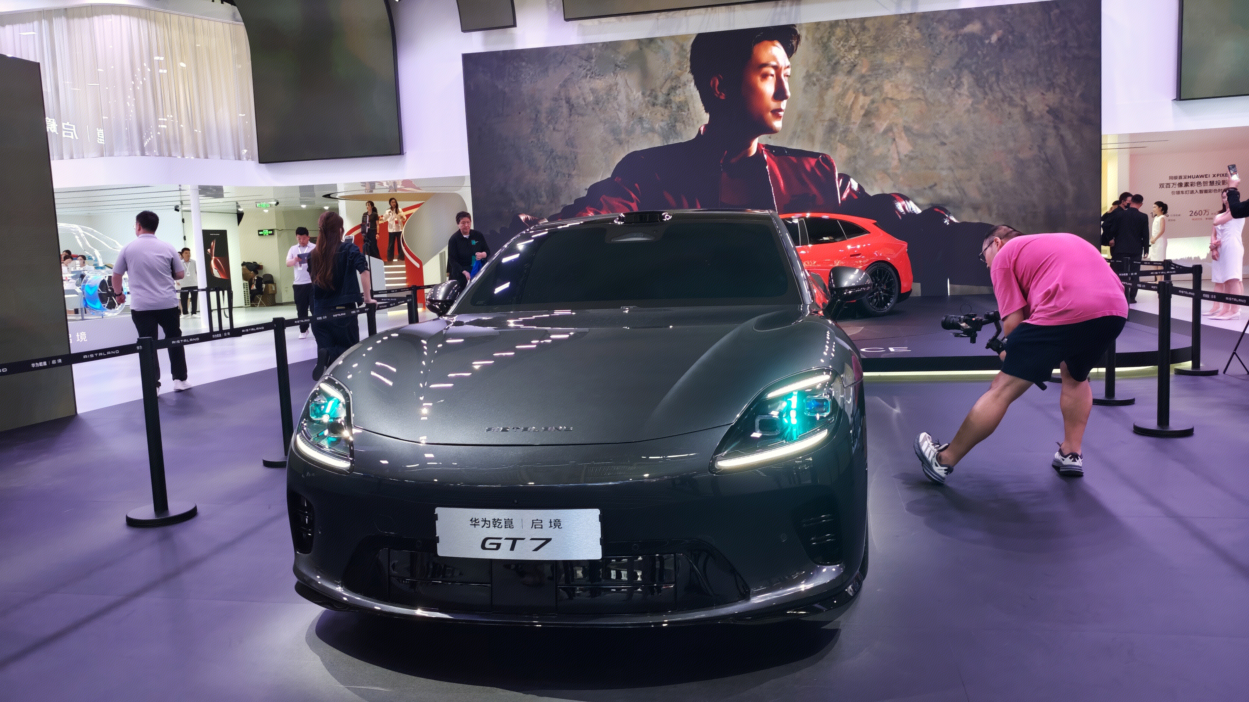 华为乾崑・启境 GT7 首款智能猎装轿跑 纯电智能轿跑