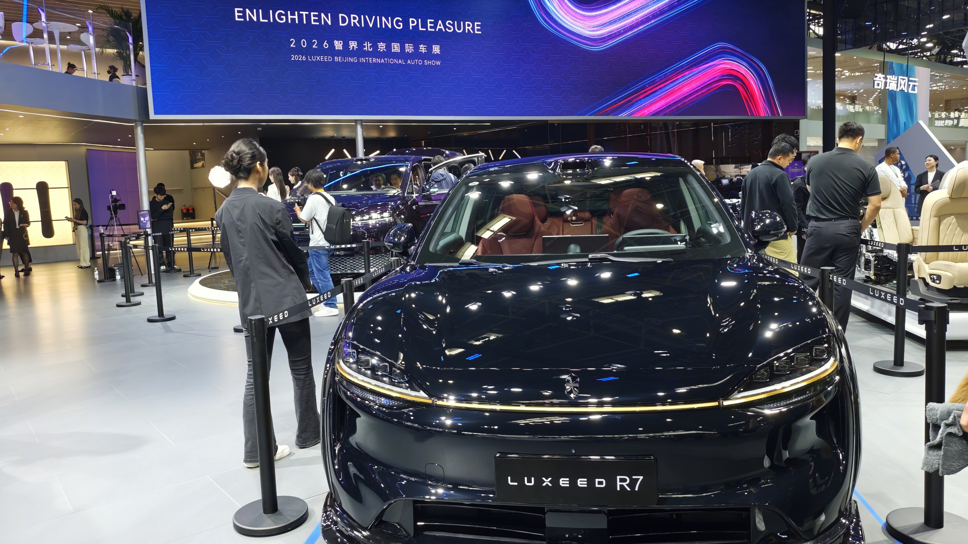智界R7 华为与奇瑞合推汽车 鸿蒙智行旗舰纯电轿跑 SUV