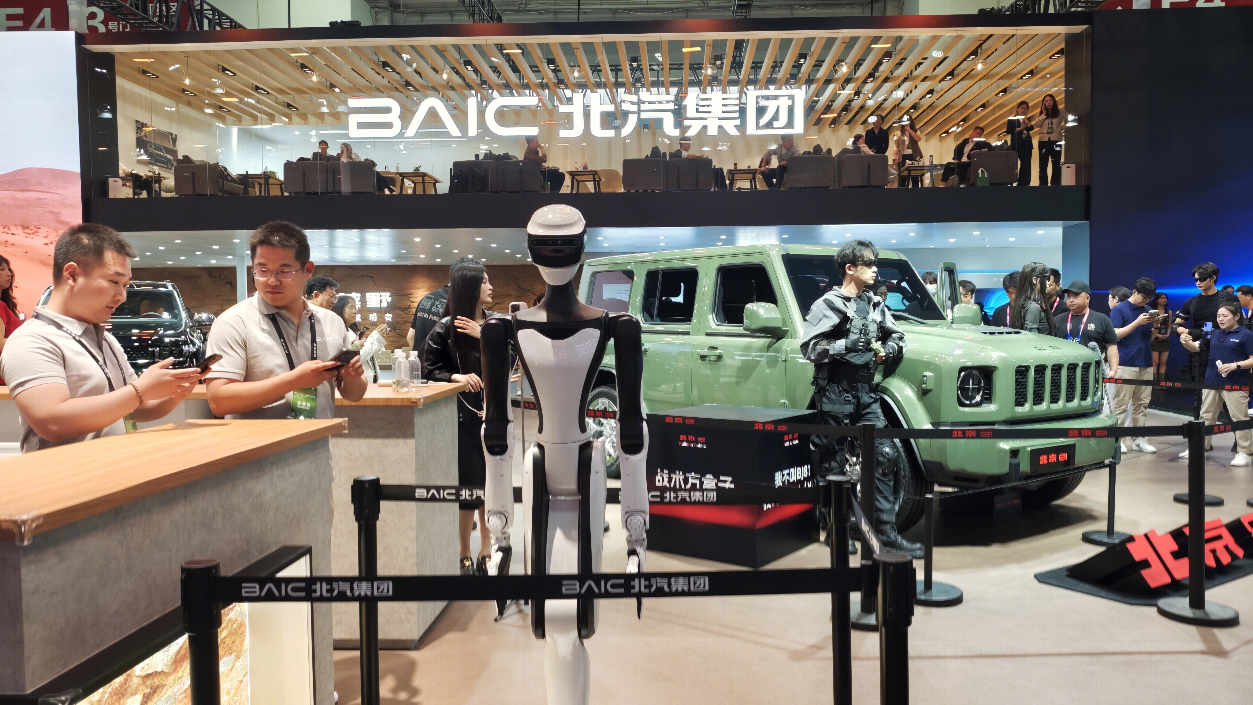 北汽集团 BAIC 北京回 人形机器人