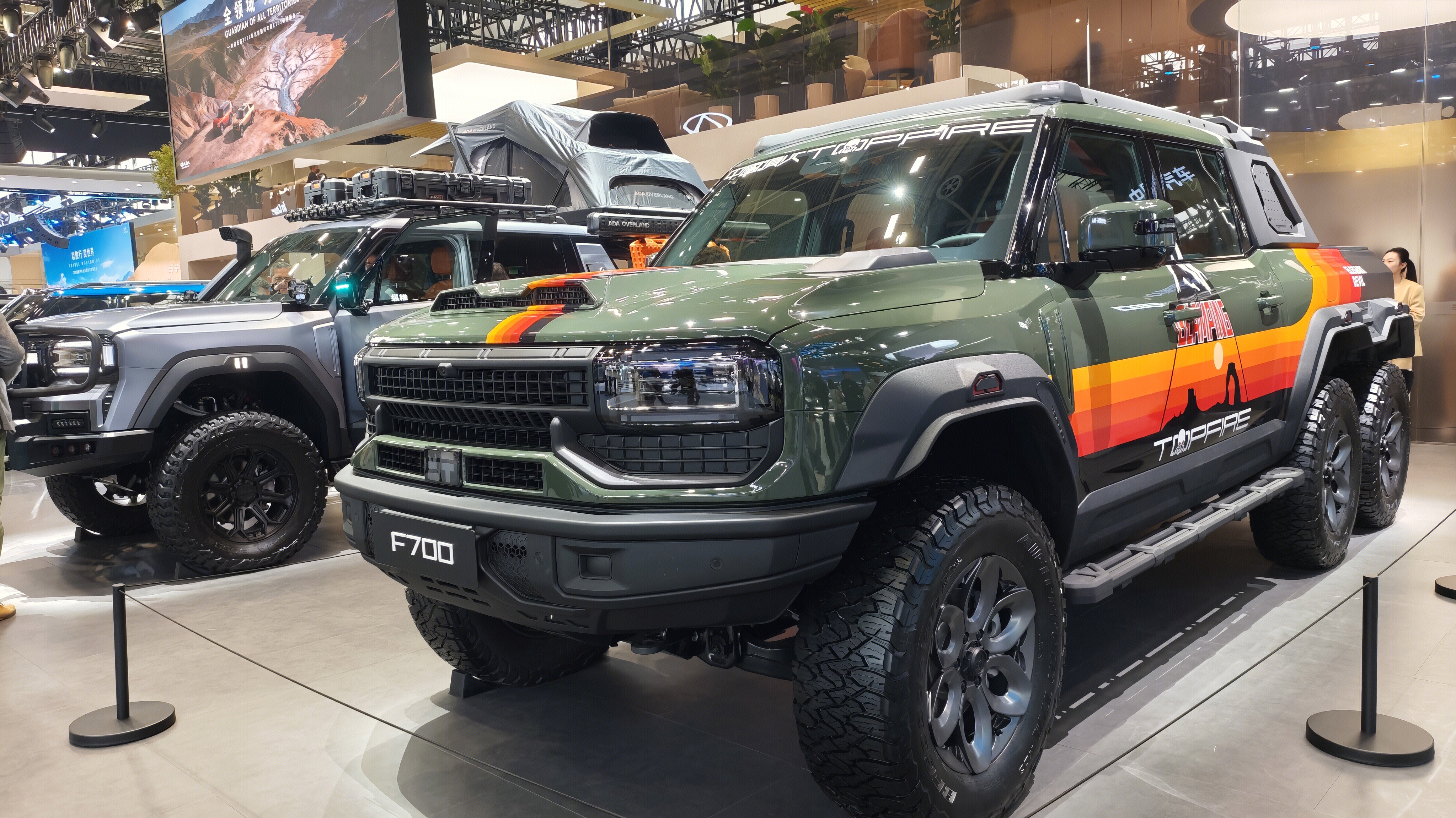 奇瑞纵横 F700 6×6 顶火改装版 首款电混六驱皮卡