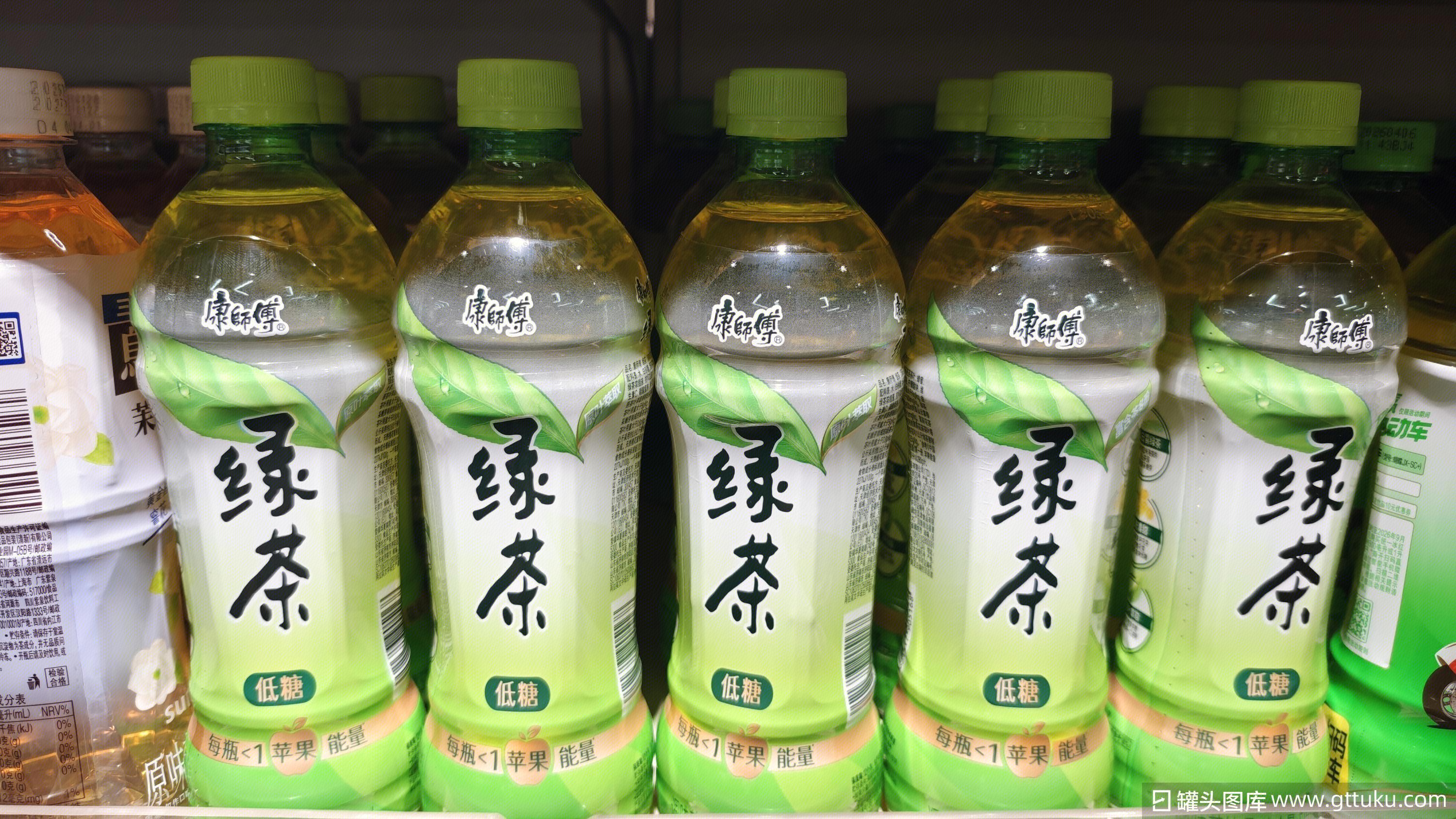 康师傅绿茶 饮料 超市货架 低糖