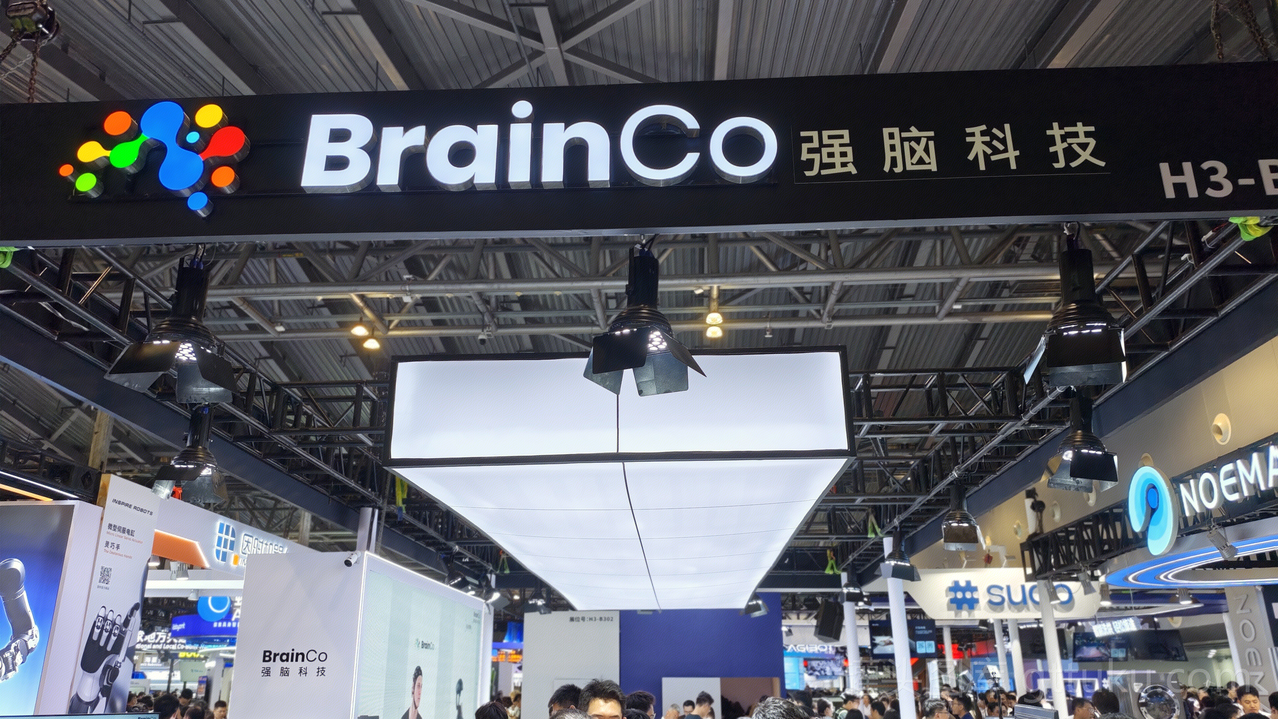 BrainCo 强脑科技 人形机器人