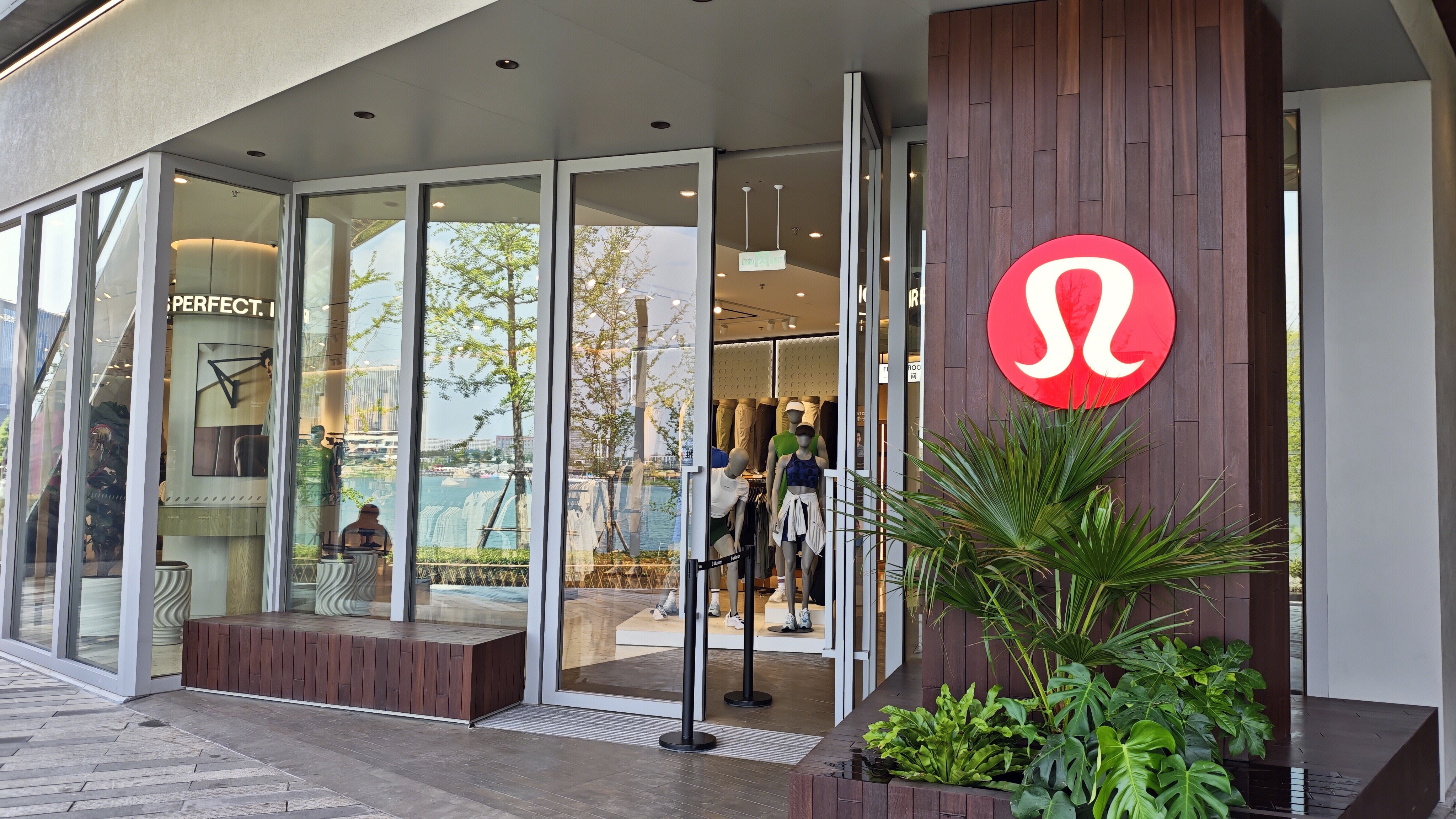 Lululemon 服装